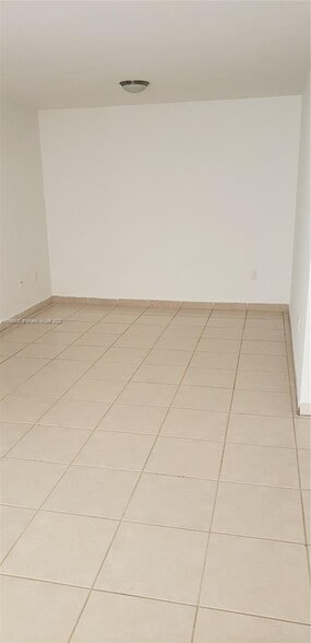 Building Photo - 1673 Bay Rd