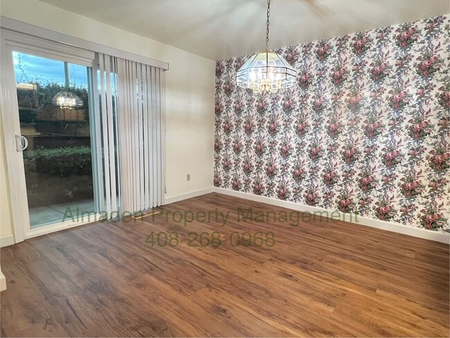 Building Photo - Almaden Townhome in Great Location! Pets N...