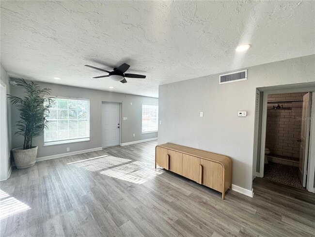 Building Photo - 3913 S Shade Ave