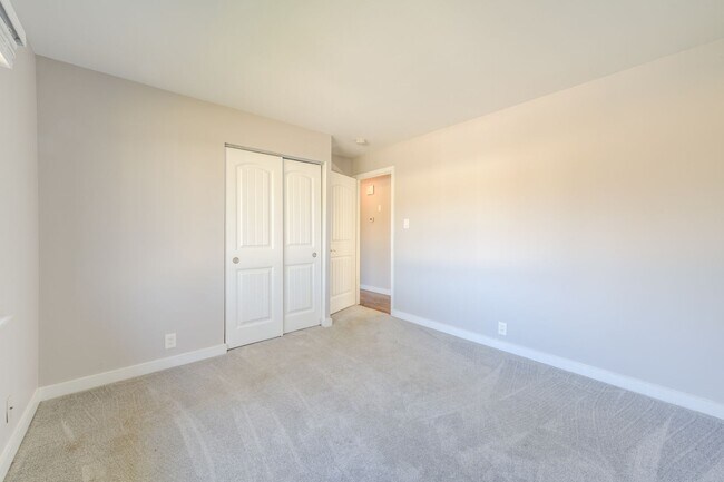 Building Photo - Renovated Pet Friendly House