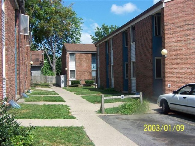Building Photo - 1-96 Twin Beeches