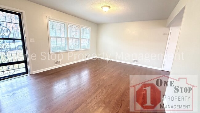 Building Photo - Charming 3-bedroom, 1.5-bathroom home in Kansas City