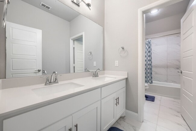 Building Photo - 929 Newcastle Dr