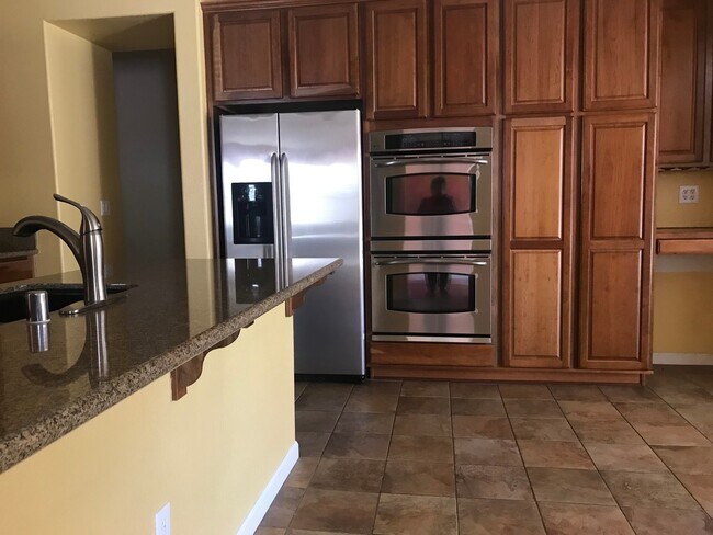 Building Photo - Beautiful 4 bedroom in Curti Ranch