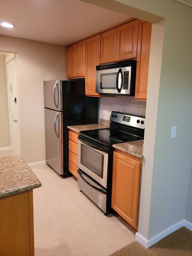 Building Photo - 2 Bed 1 Bath Condo Sunset Pointe