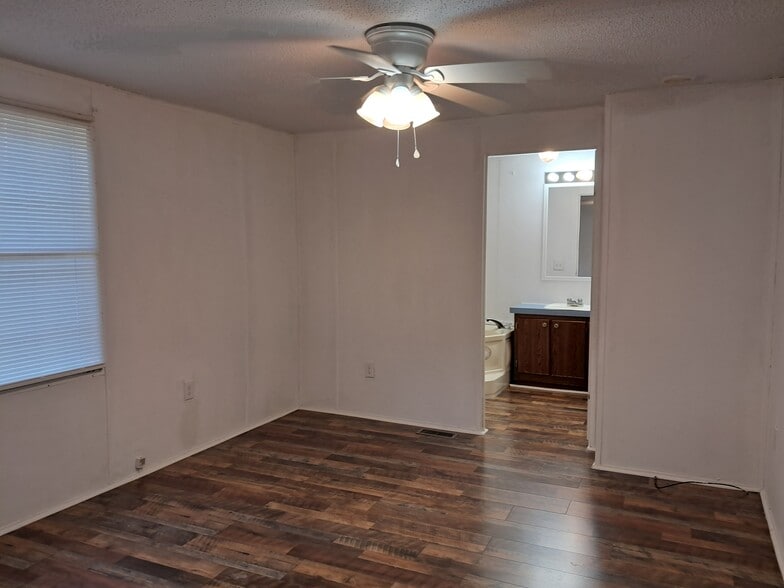 Building Photo - 23 Jimmie Ln