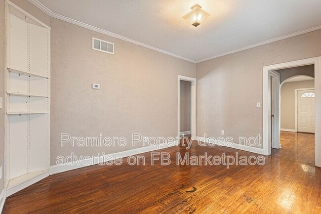 Building Photo - 239 S Mill St