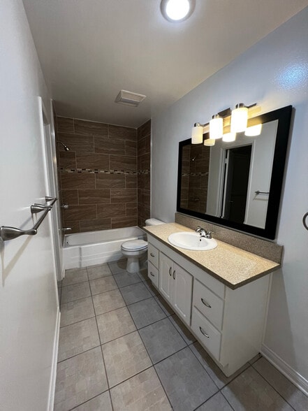 Building Photo - 2435 W 227th St