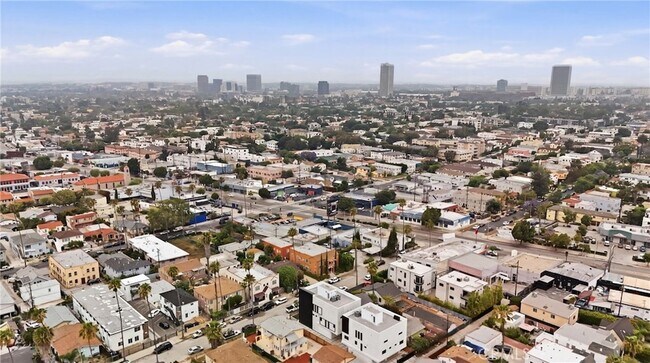Building Photo - 1430 Cloverdale Ave