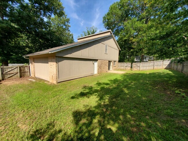 Building Photo - 32 Del Tara Dr