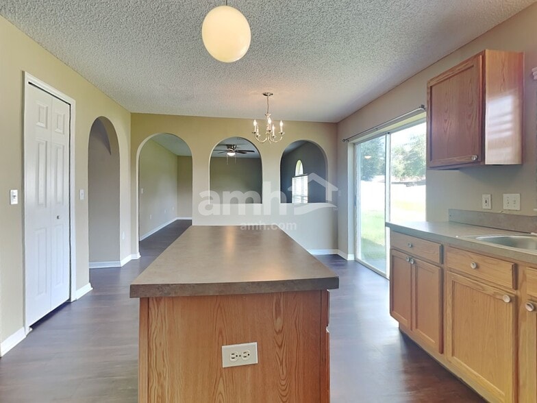 Building Photo - 244 Verzon Ct