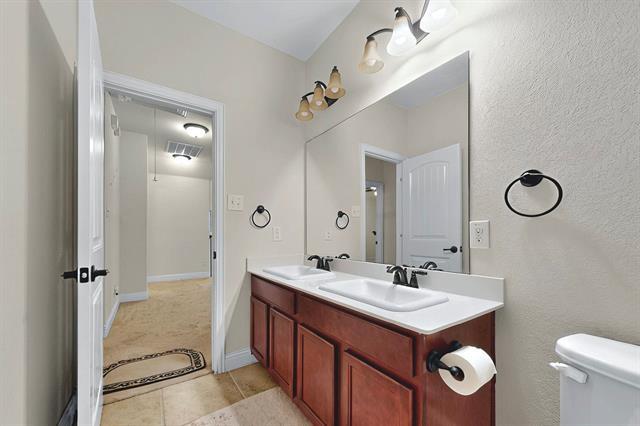 Building Photo - 2633 Sunstar Dr