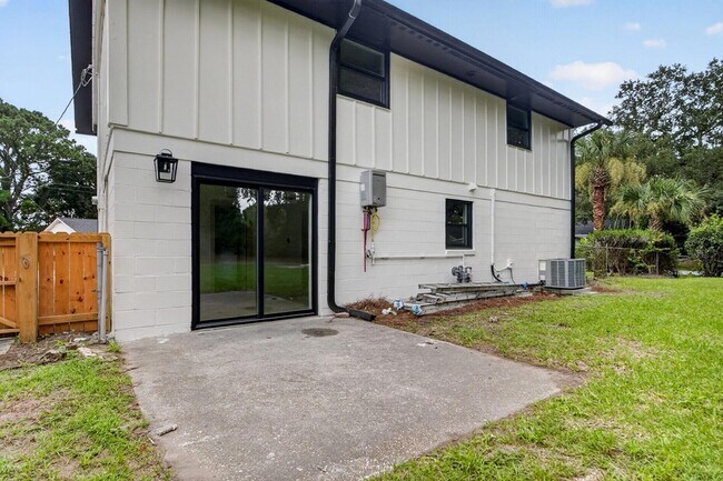 Building Photo - 1411 Westway Dr