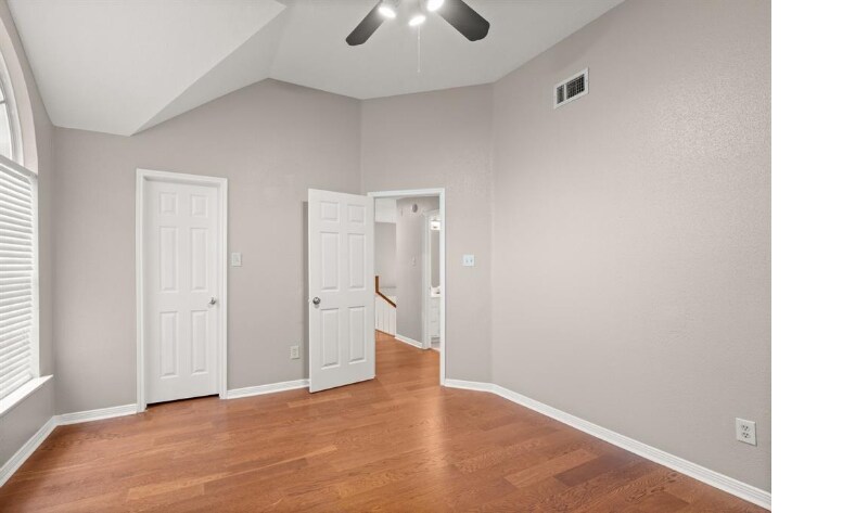 Building Photo - 16003 Pebbleglen Dr