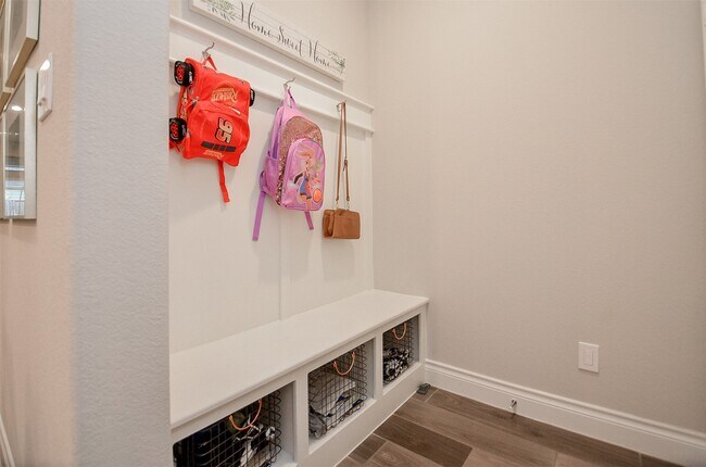 Building Photo - 6926 Myrtle Dr