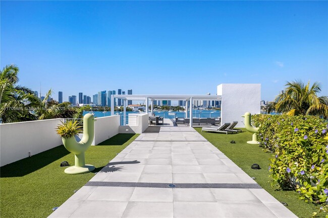 Building Photo - 440 S Hibiscus Dr