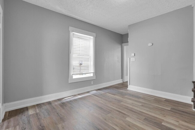 Building Photo - 124-126 E MORRILL AVE