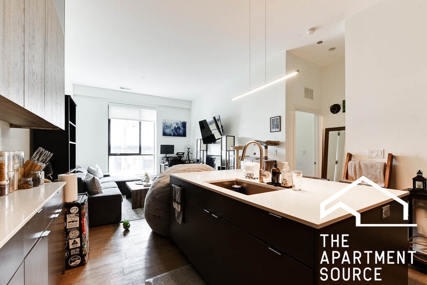 Building Photo - 3461 N Lincoln Ave