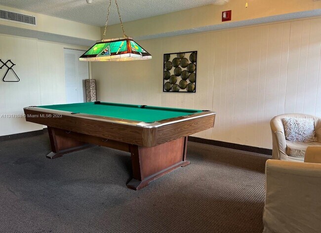 Building Photo - 2500 NE 135th St