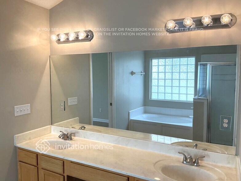 Building Photo - 12766 Dunns View Dr