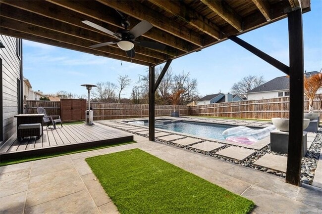 Building Photo - 425 Mikasa Dr