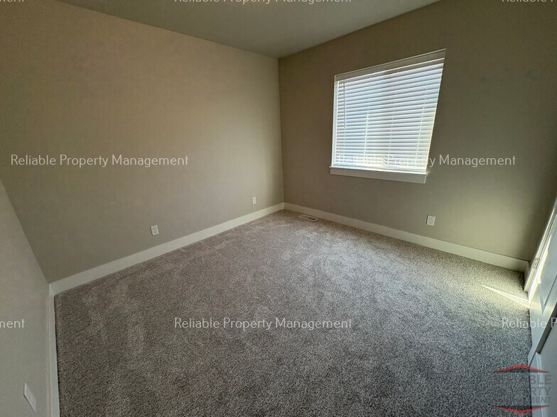 Building Photo - 1594 Hannah Ln