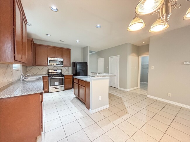 Building Photo - 1323 Maple Ace Dr
