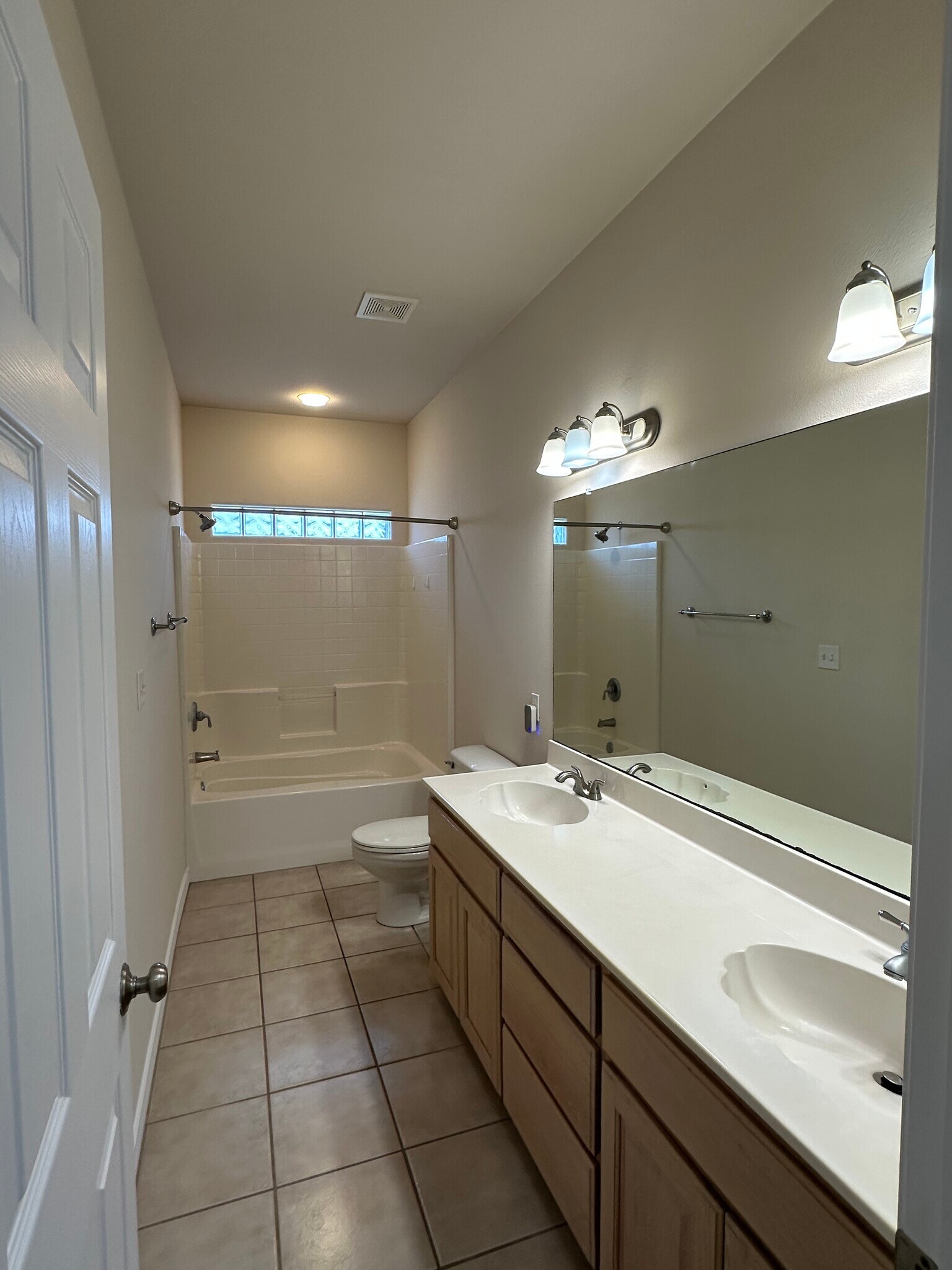Building Photo - 15505 Palmira Ave