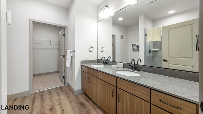 Building Photo - 300 E Fremont Pl