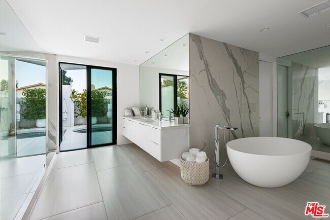 Building Photo - 49723 Ave Montero