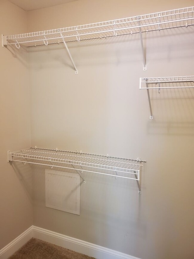 Building Photo - re2102m