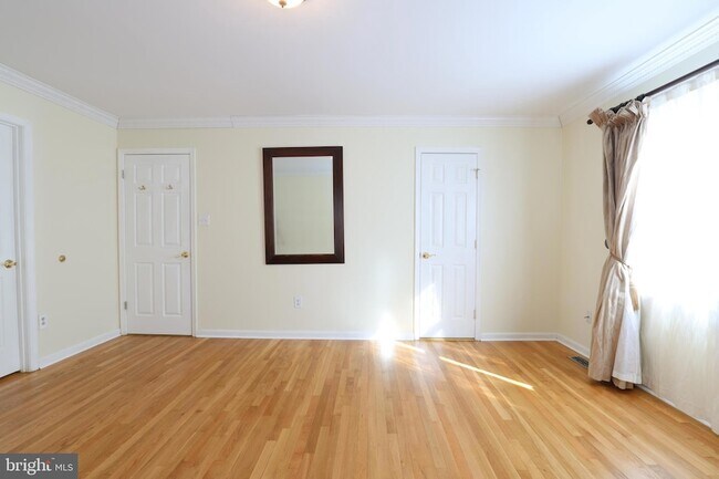 Building Photo - 8519 Electric Ave