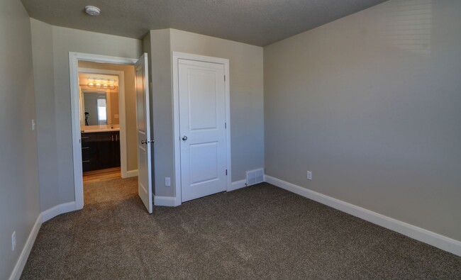 Building Photo - Beautiful new build in Spanish Fork