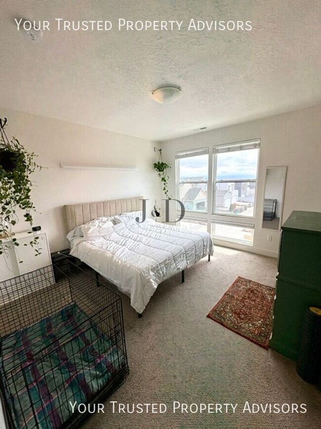 Building Photo - 5096 Putney Hill Rd