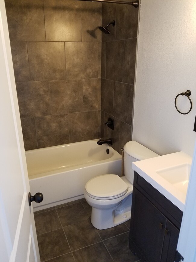 Building Photo - Beautiful 3 bedroom 2 bath in SW