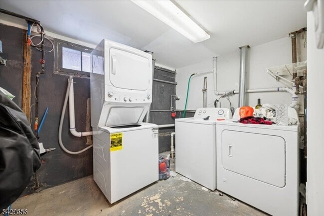 Building Photo - 64 Lorraine Terrace