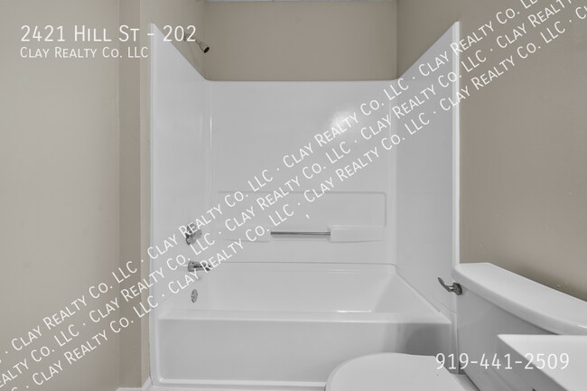 Building Photo - 2421 Hill St