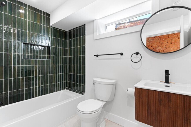 Building Photo - 118 E Huntingdon St