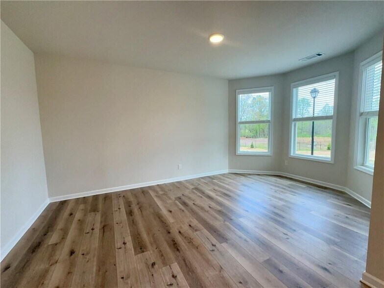 Building Photo - 2166 Valley Ct