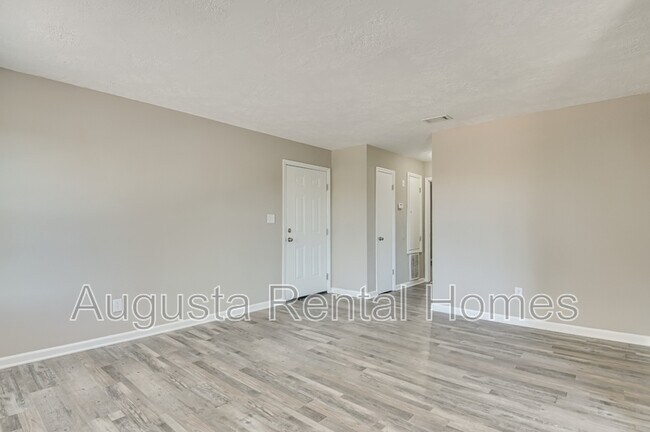 Building Photo - 150 Conifer Dr