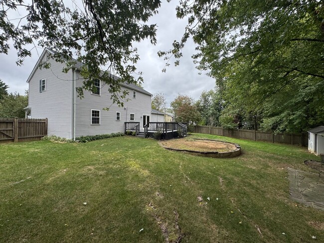 Building Photo - Stunning 4 Bed 2.5 Bath Single-Family Home...