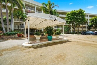 Building Photo - 821 Cypress Blvd