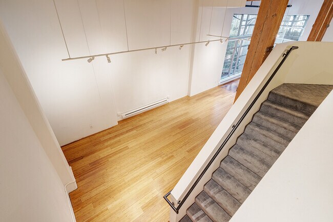 Building Photo - 461 2nd St