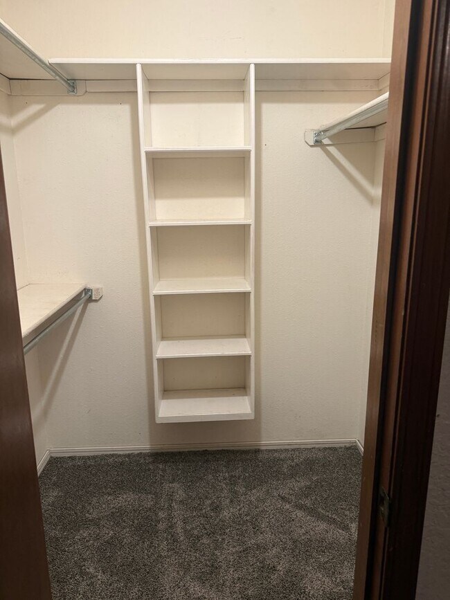 Building Photo - 1166 N Eagle Ln