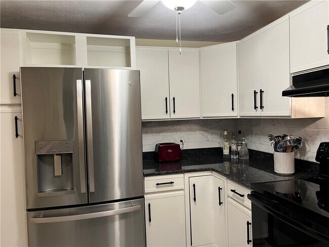 Building Photo - 29 Swan Ct