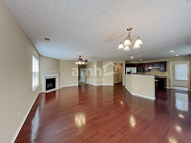 Building Photo - 889 Bramble Way