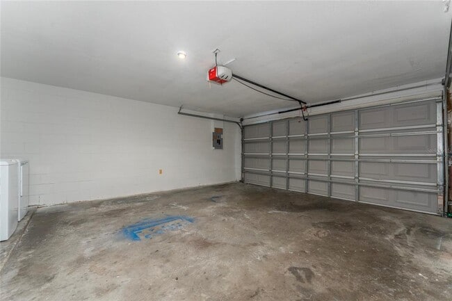 Building Photo - 913 San Rafael Way