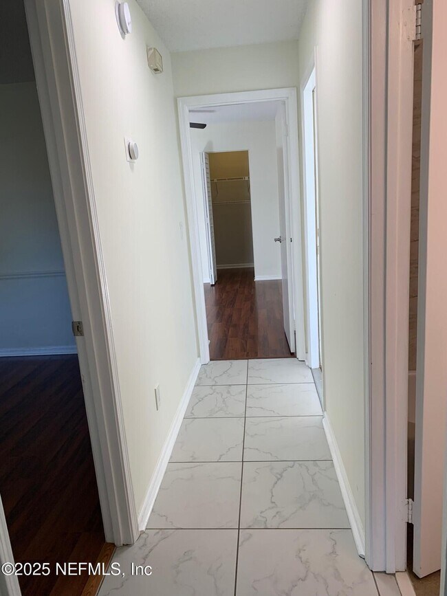 Building Photo - 9241 Arbolita Way