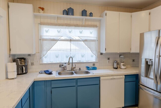 Building Photo - 640 S Columbia St