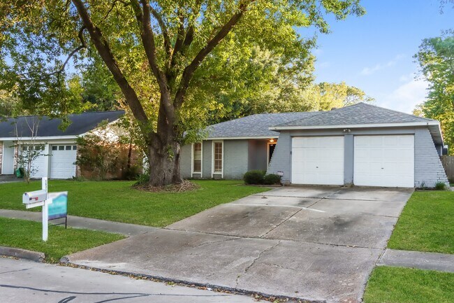 Building Photo - 16310 Forest Bend Ave